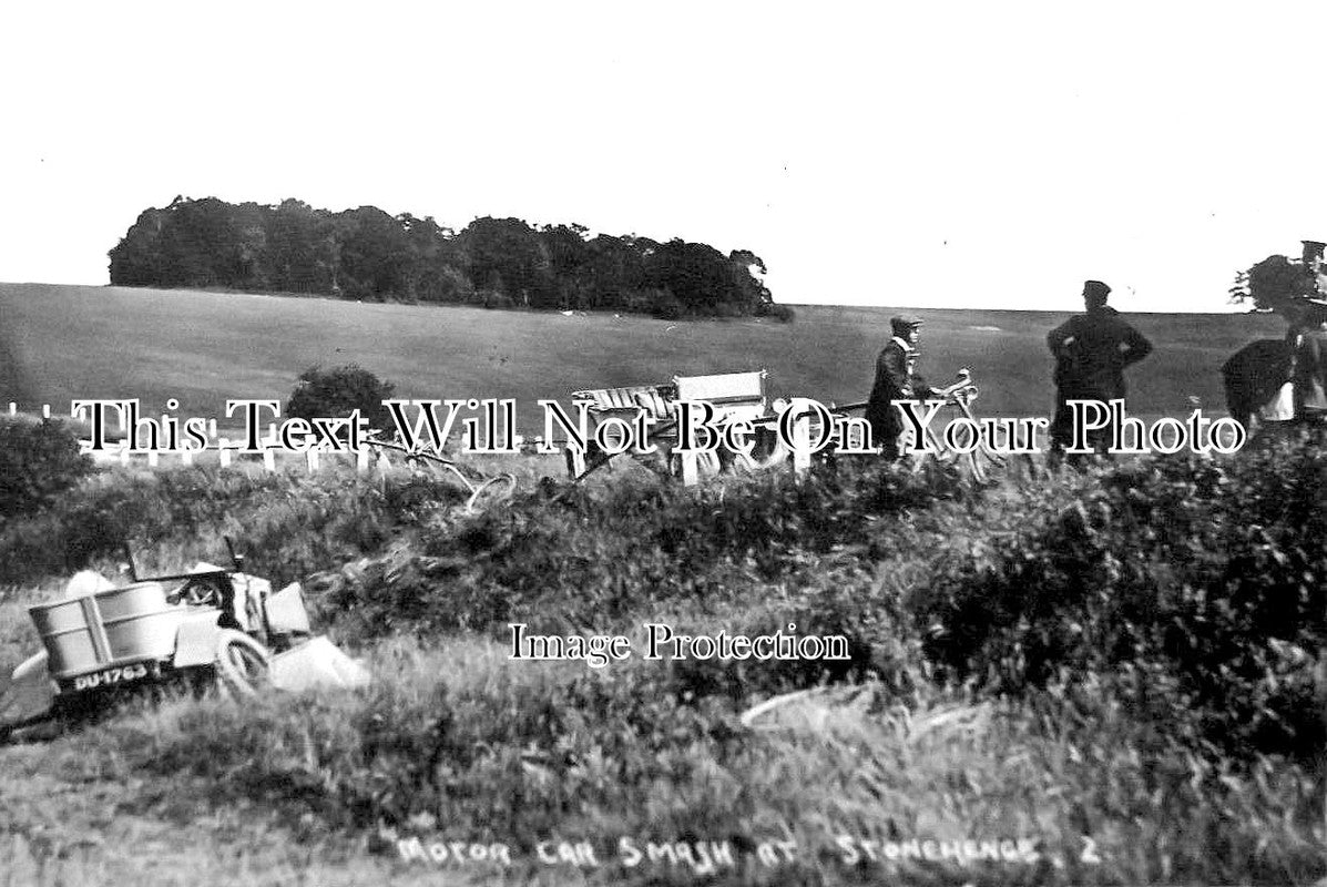 WI 484 - Motor Car Smash, Stonehenge, Wiltshire