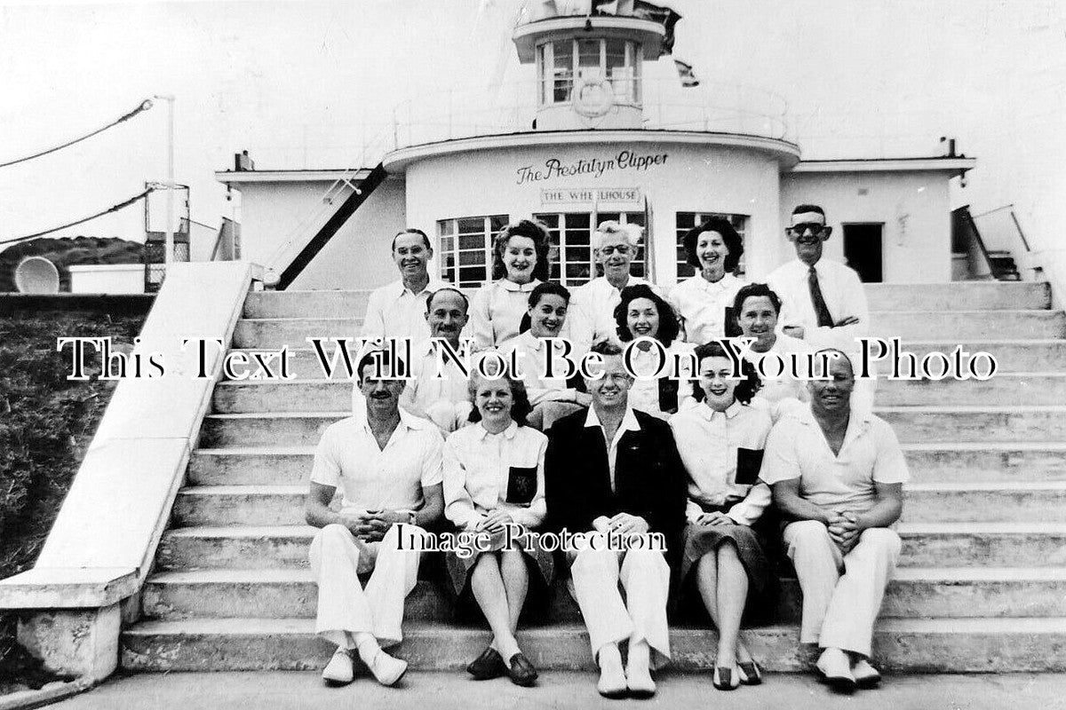 WL 2762 - Staff At The Prestatyn Clipper, Wales