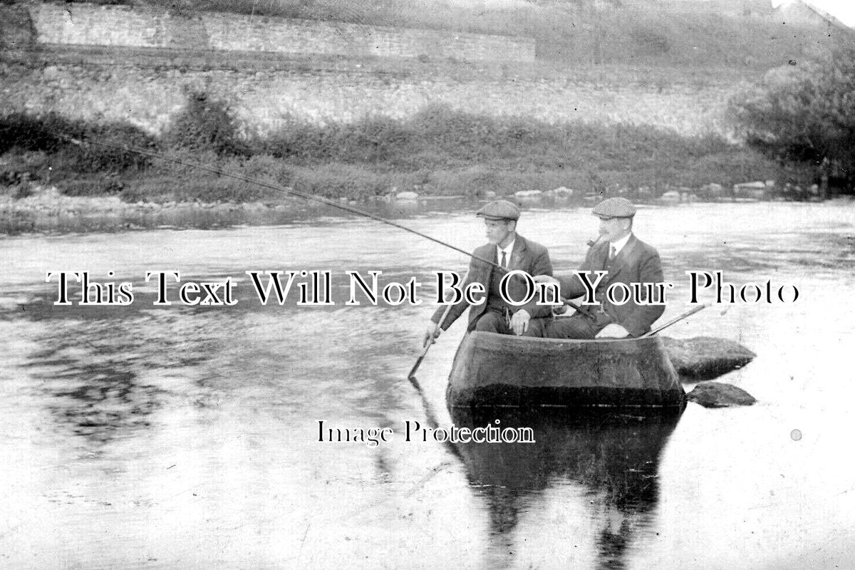 WL 396 - Salmon Fishing On River Dee In Coracle, Wales