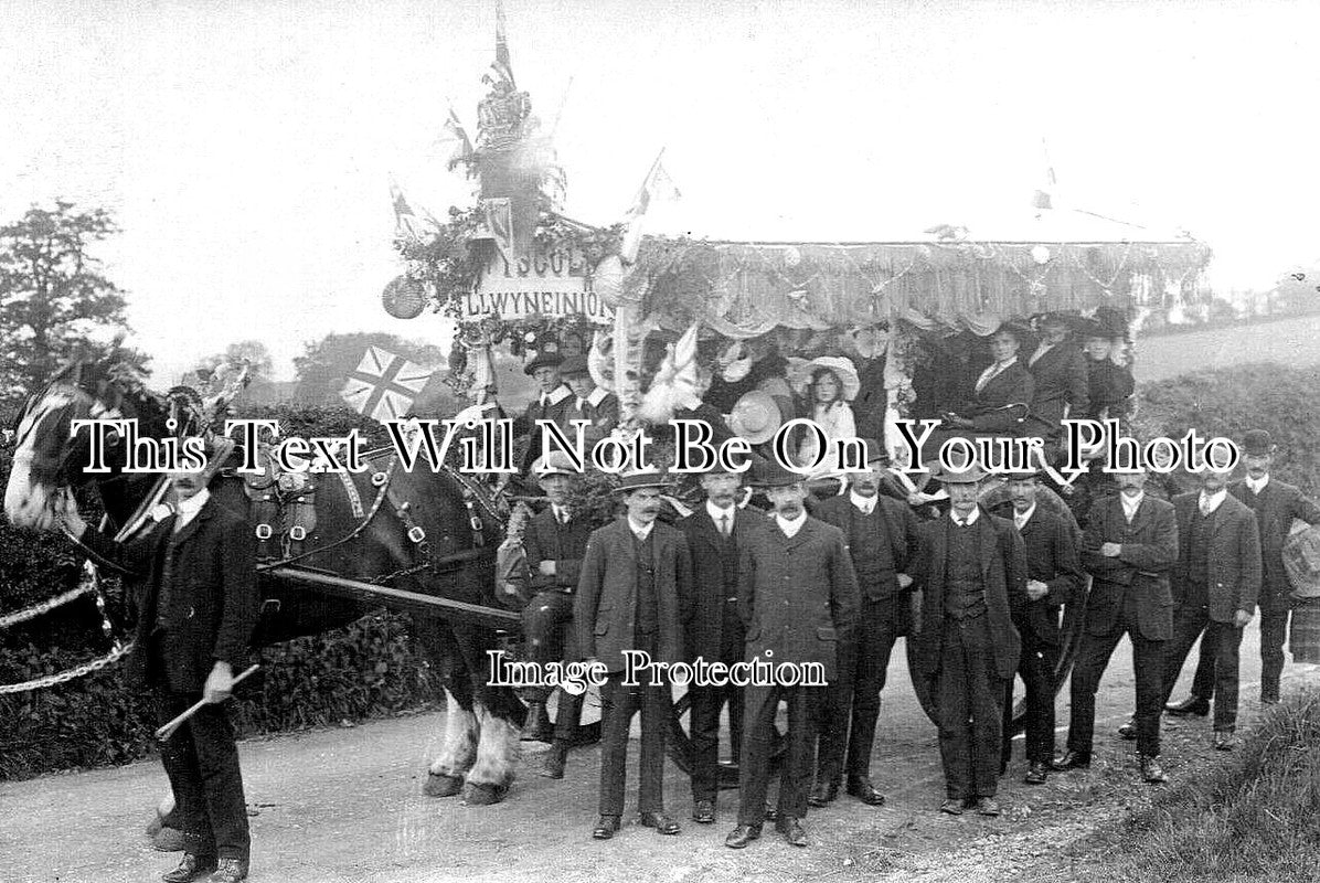 WL 401 - Llwyneinion Decorated School Carriage, Wales