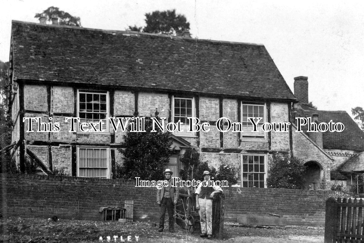 WO 288 - Cottages, Astley, Worcestershire c1904