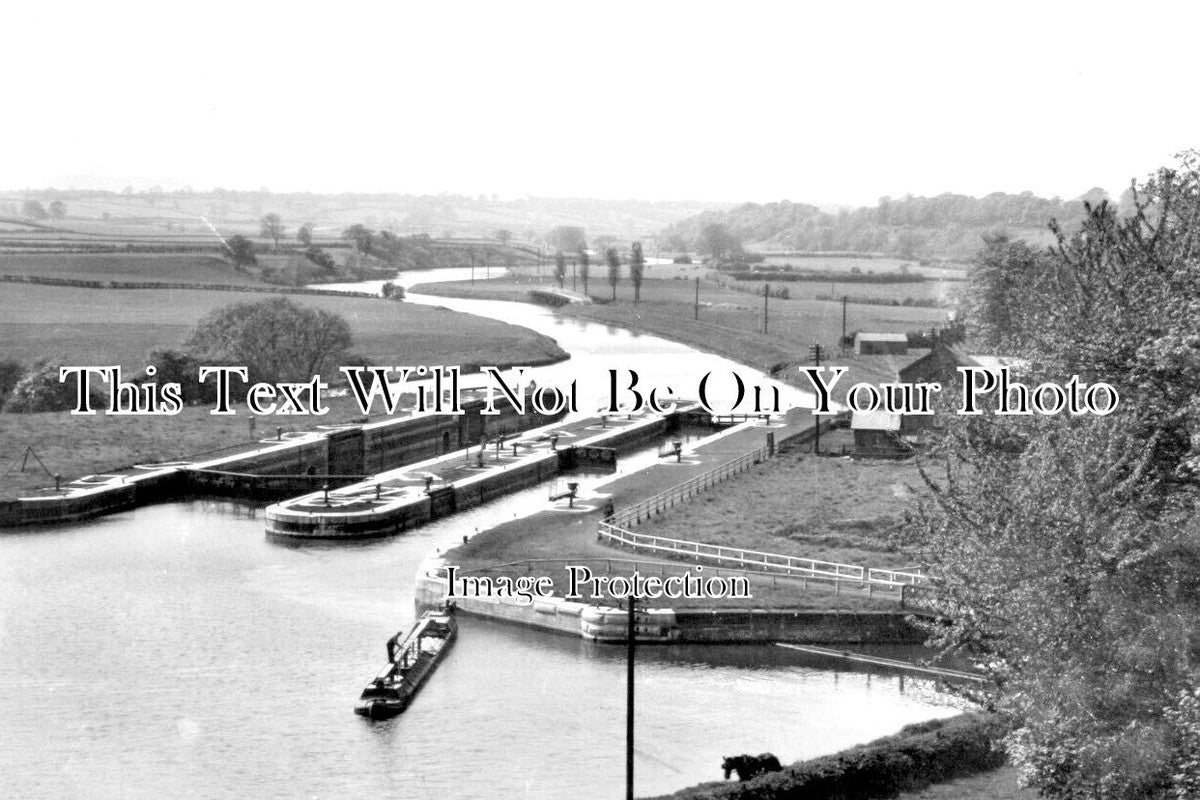 YO 10161 - Saltersford Locks, Barnton, Cheshire