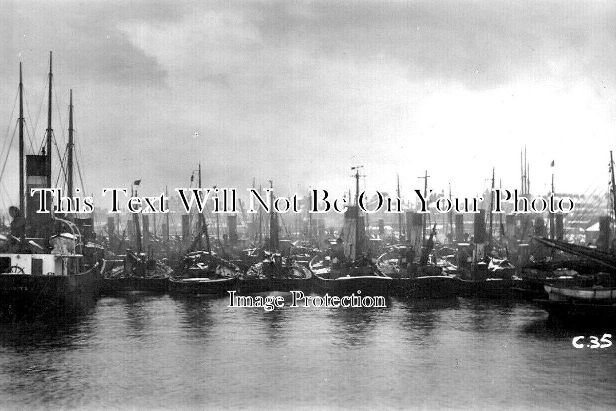 YO 10166 - Fishing Boats, Bridlington Harbour, Yorkshire