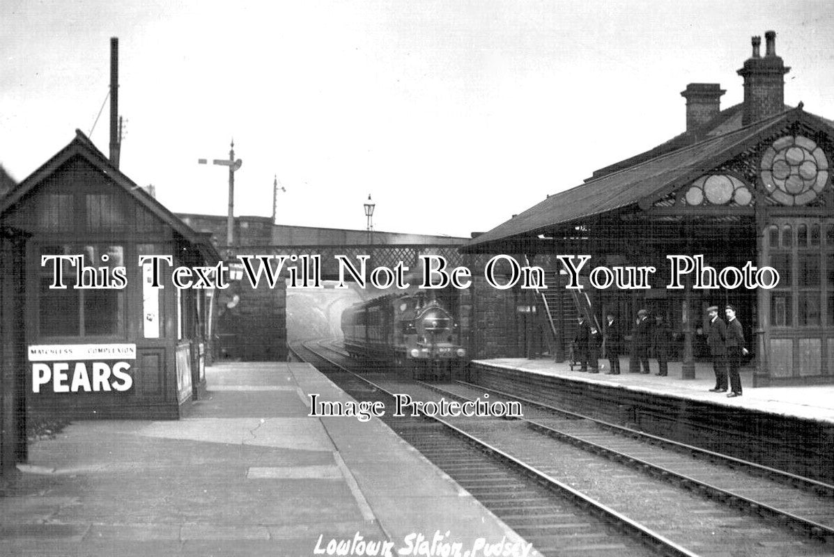 YO 10280 - Lowtown Railway Station, Pudsey, Leeds, Yorkshire