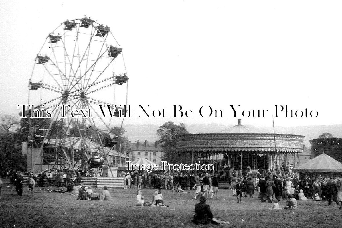 YO 10530 - Hillsborough Fair, Sheffield, Yorkshire c1944