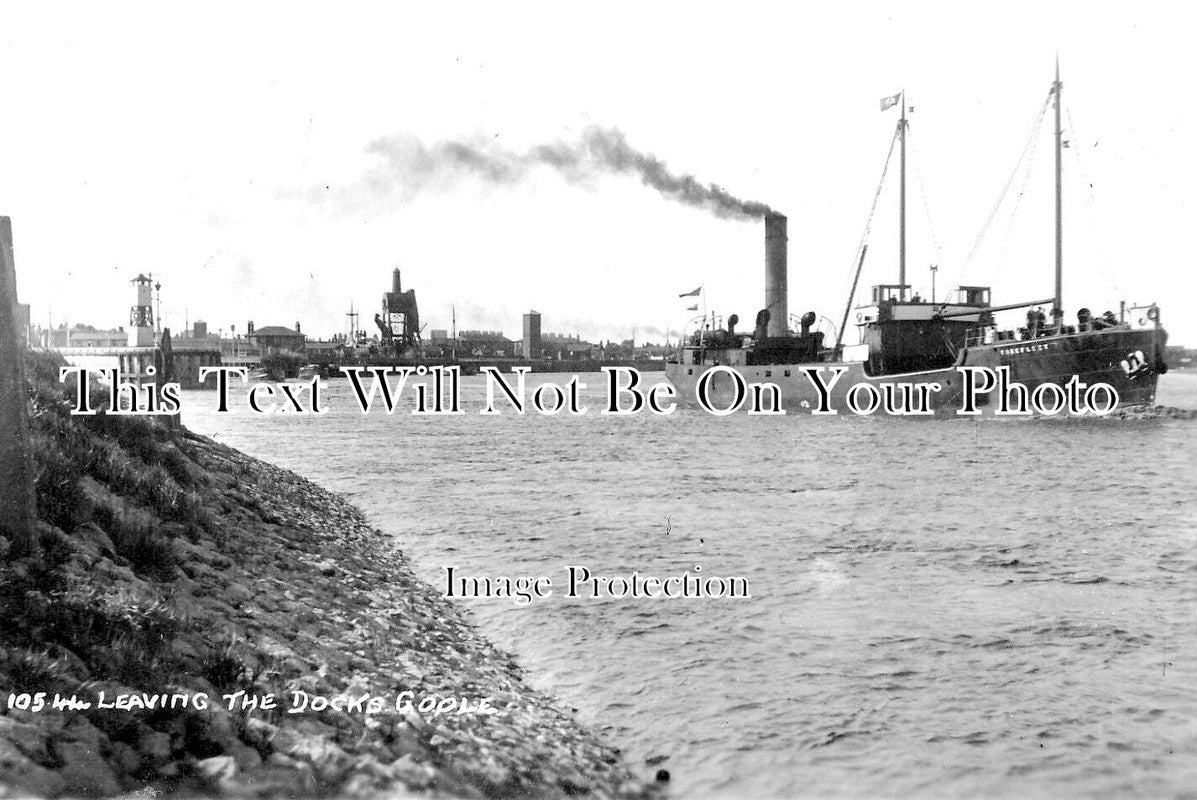 YO 10680 - Leaving The Docks, Goole, Yorkshire
