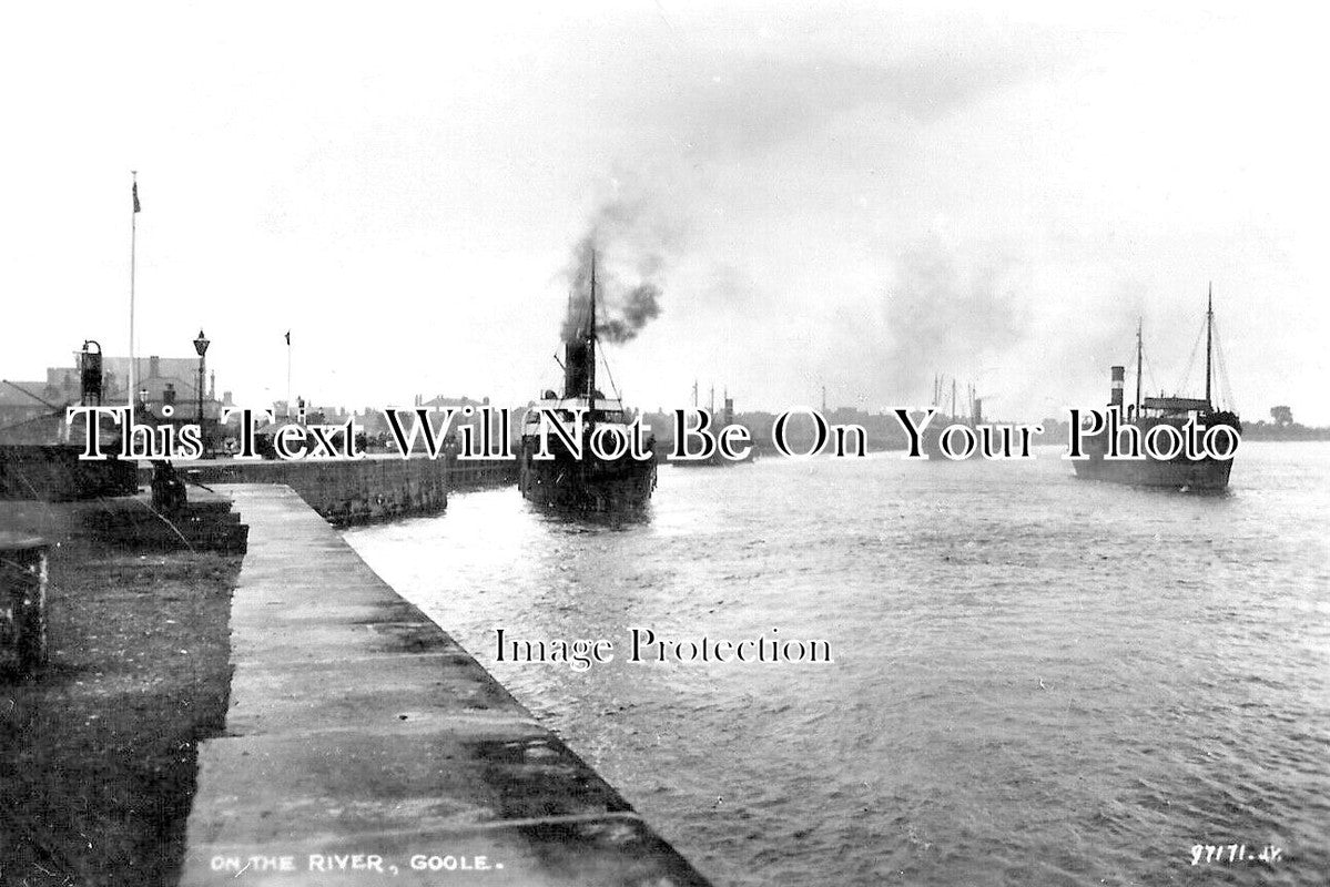 YO 11417 - On The River, Goole, Yorkshire