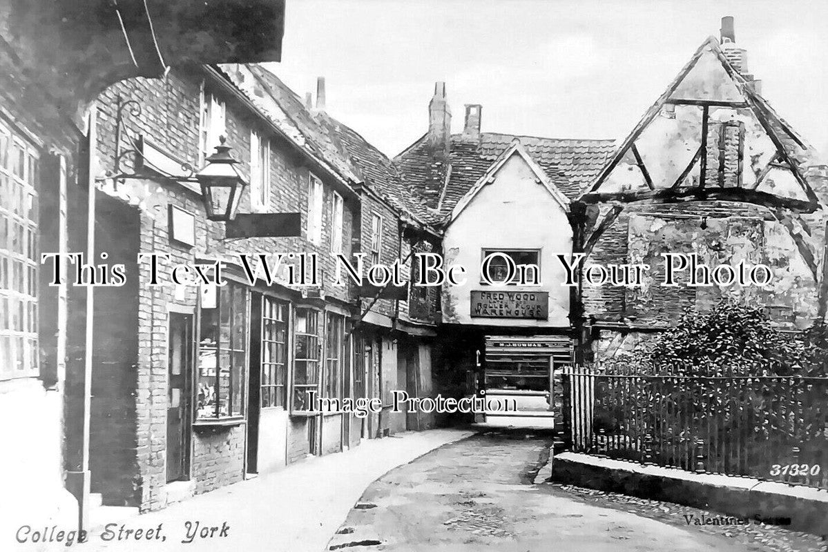 YO 11634 - College Street, York, Yorkshire c1910