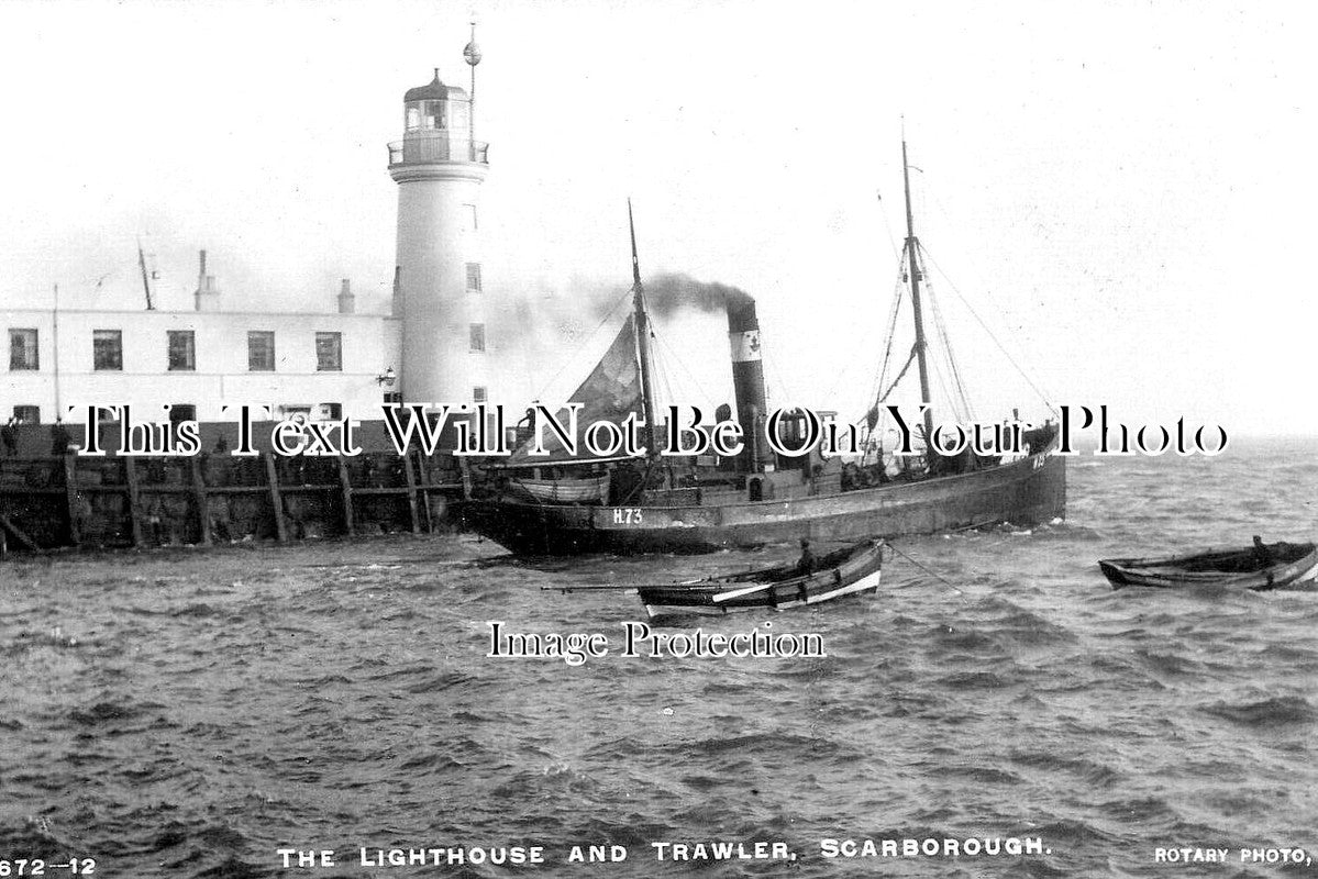 YO 12222 - The Lighthouse & Trawler, Scarborough, Yorkshire c1917