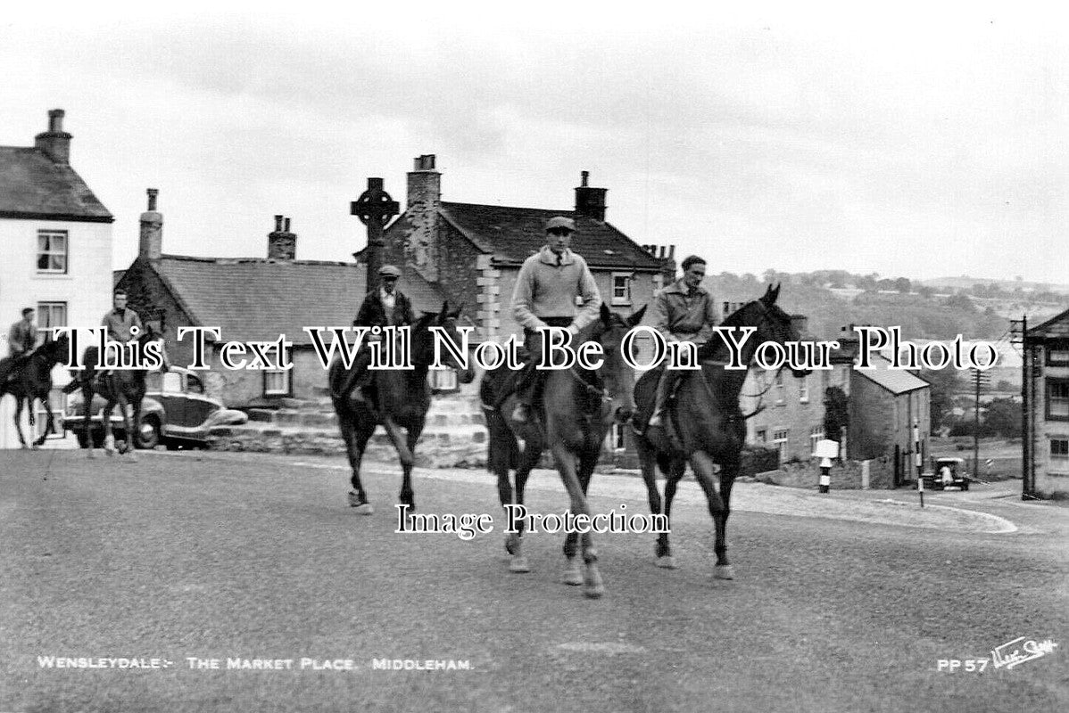 YO 12479 - The Market Place, Middleham, Wensleydale, Yorkshire