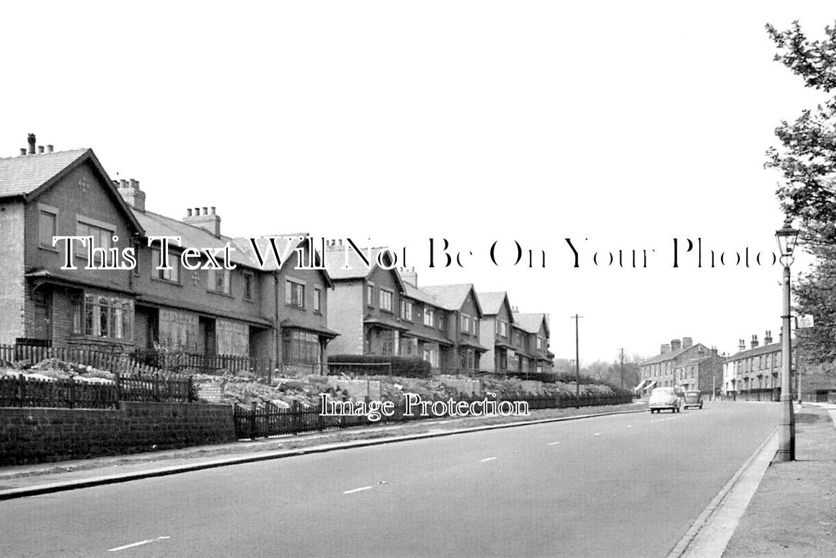 YO 13120 - Bradford Road, Birkenshaw, Yorkshire