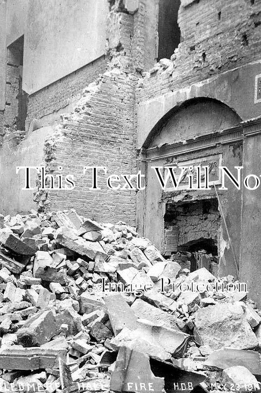 YO 13674 - Sledmere Hall Fire, Yorkshire 1911