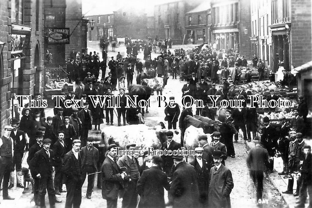 YO 2272 - Market Day, Penistone, Yorkshire