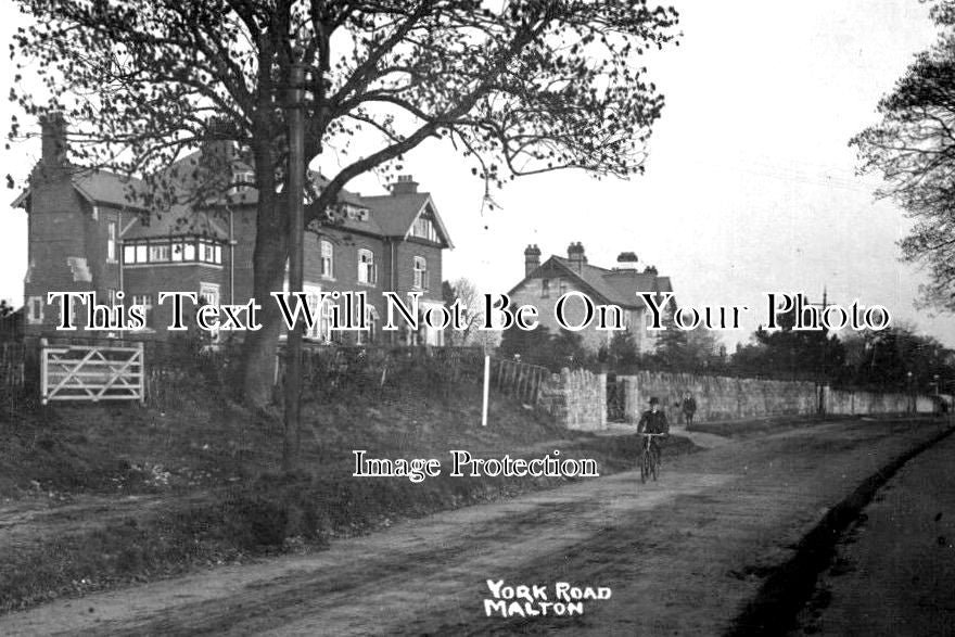 YO 2762 - York Road, Malton, Yorkshire