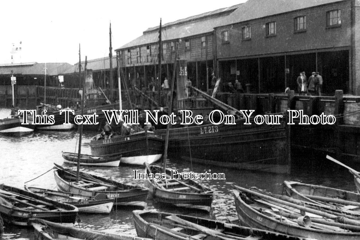 YO 3577 - Steam Trawler, Scarborough Harbour, Yorkshire