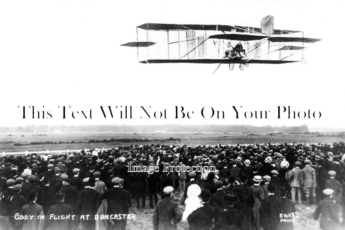 YO 4128 - Cody In Flight At Doncaster, Yorkshire