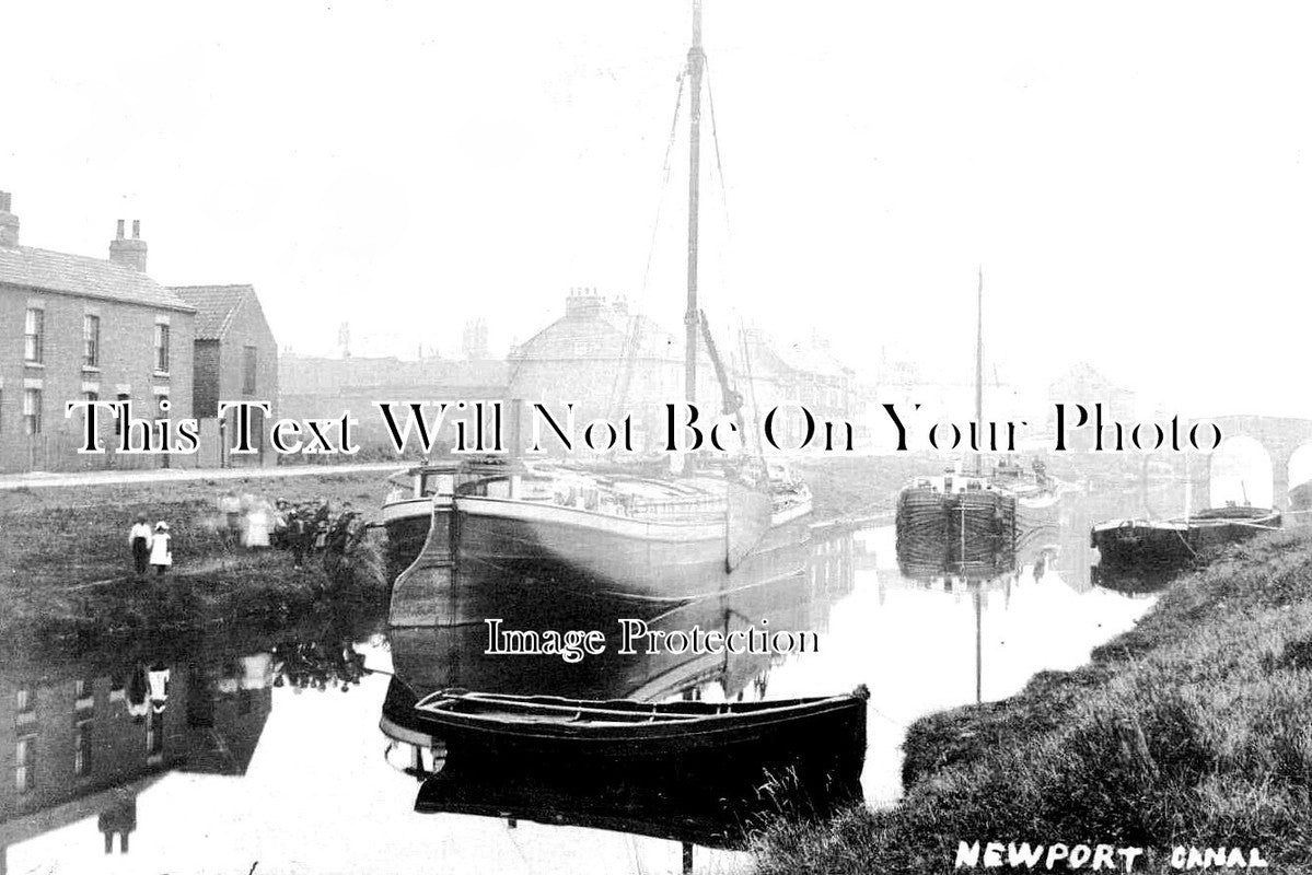 YO 5812 - Newport Canal, Yorkshire