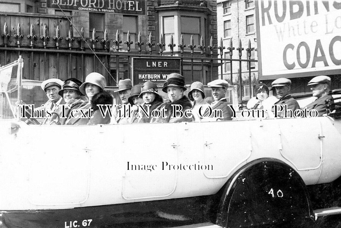 YO 6198 - Robinson Coaches Outside Bedford Hotel, Scarborough, Yorkshire