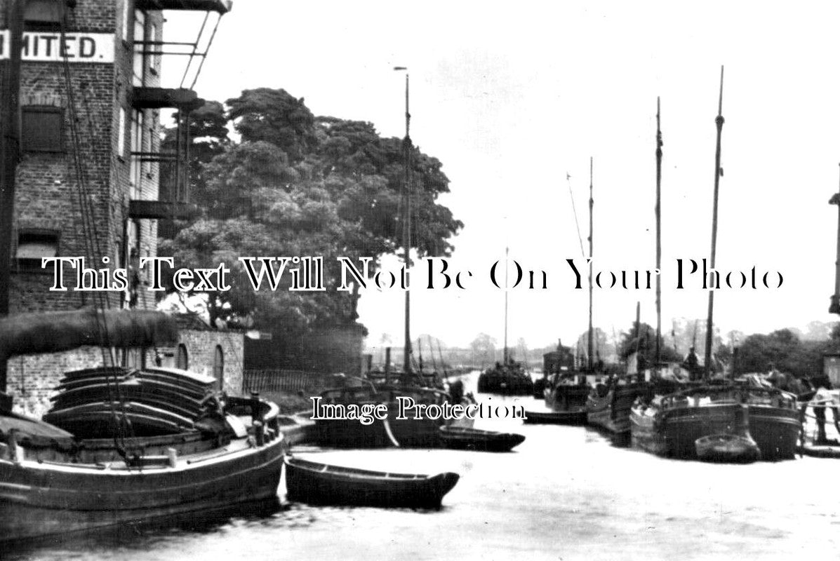YO 6747 - Driffield River Head, Yorkshire