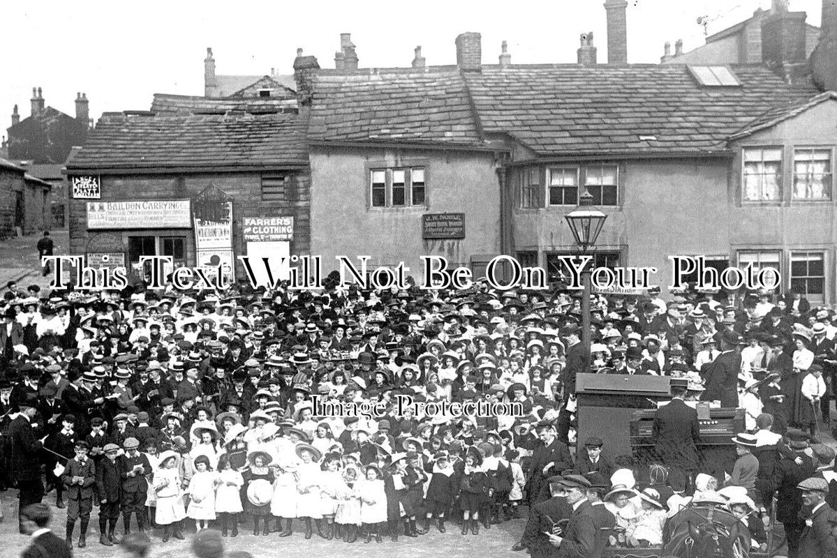 YO 6922 - Baildon Church Service, Yorkshire