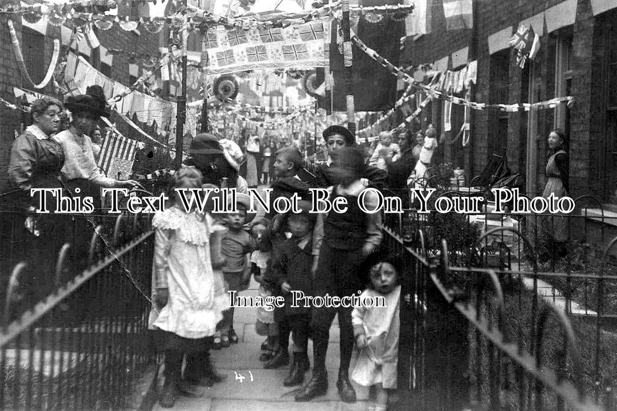 YO 7153 - Celebrations At Hull, Yorkshire