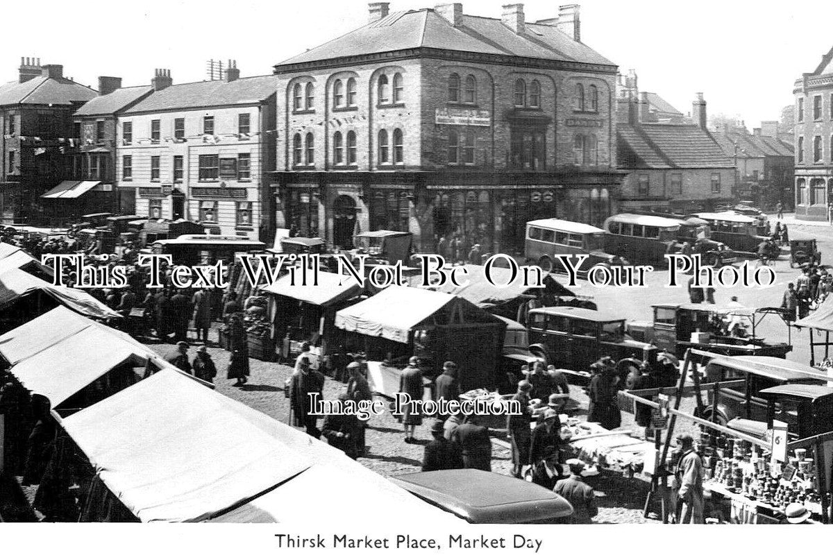 YO 8130 - Thirsk Market Place, Market Day, Yorkshire