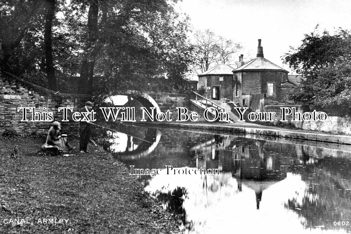 YO 8262 - Canal At Armley, Leeds, Yorkshire c1912
