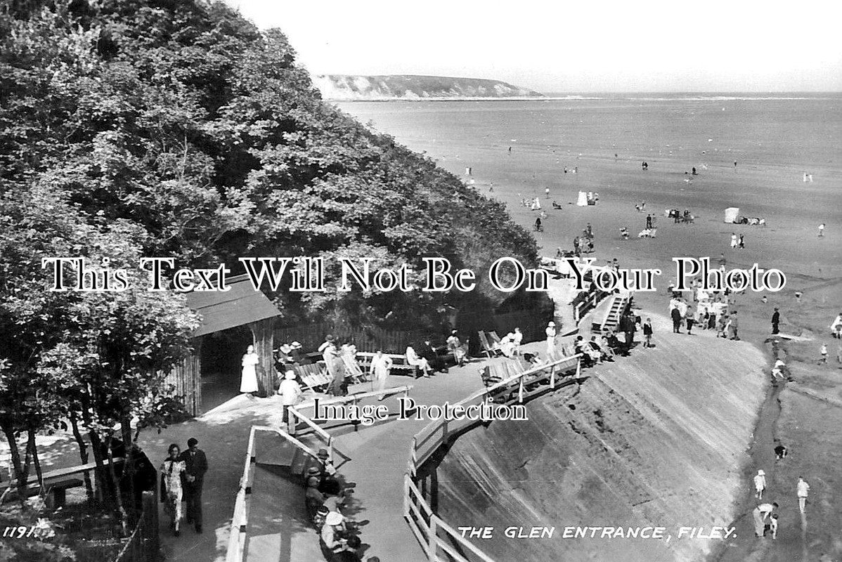 YO 8279 - The Glen Entrance, Filey, Yorkshire