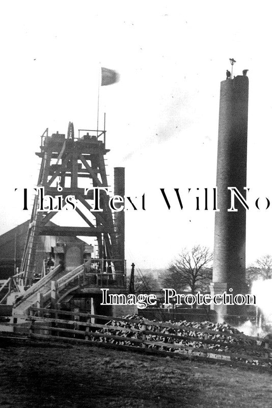 YO 8699 - Steeplejacks At Cortonwood Colliery, Rotherham, Yorkshire c1914