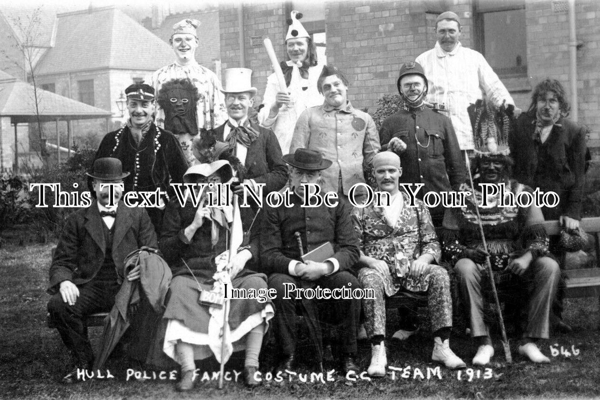 YO 8996 - Hull Police Cricket Team In Fancy Dress, Yorkshire 1913