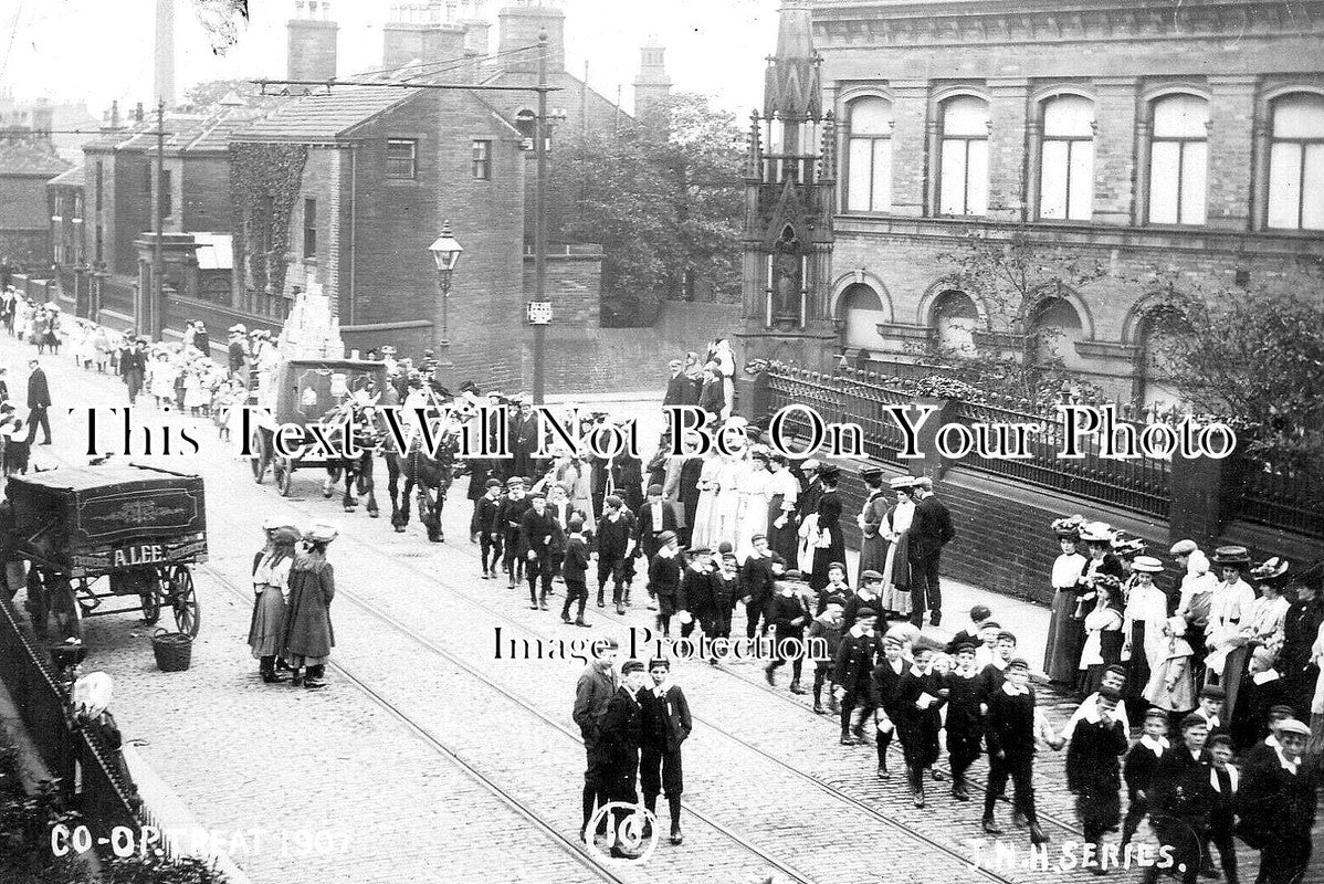 YO 9282 - Co-Op Procession, Queensbury, Bradford, Yorkshire