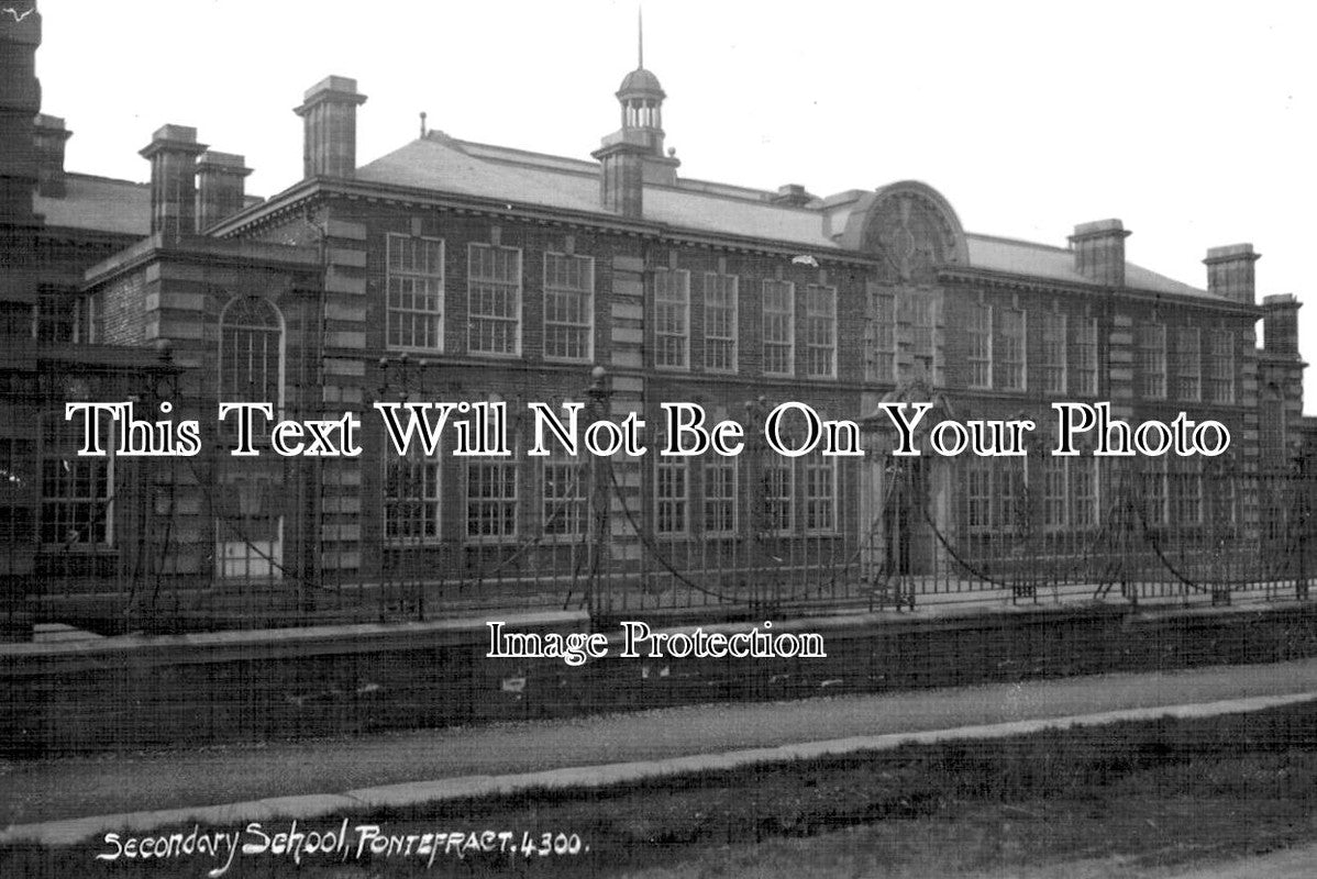 YO 9824 - Secondary School, Pontefract, Yorkshire