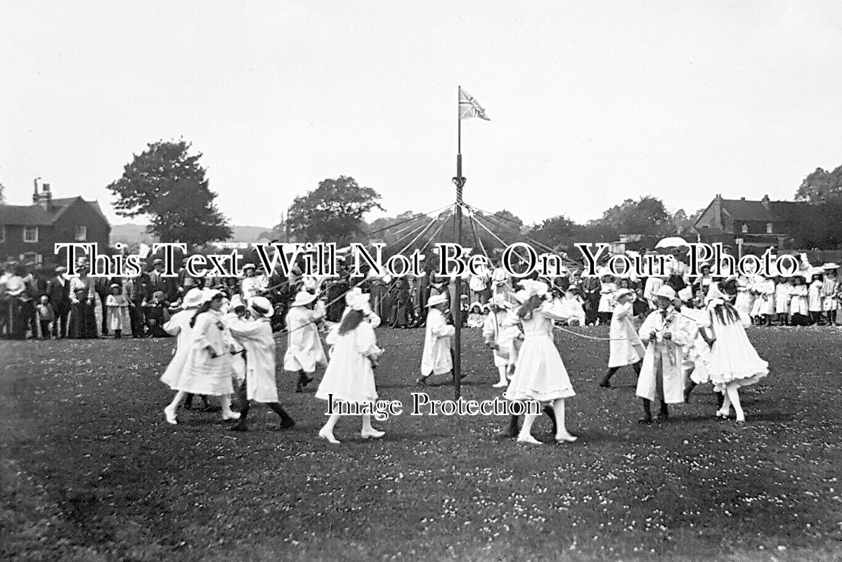 BK 2943 - Maypole Dancing At Maidenhead, Berkshire