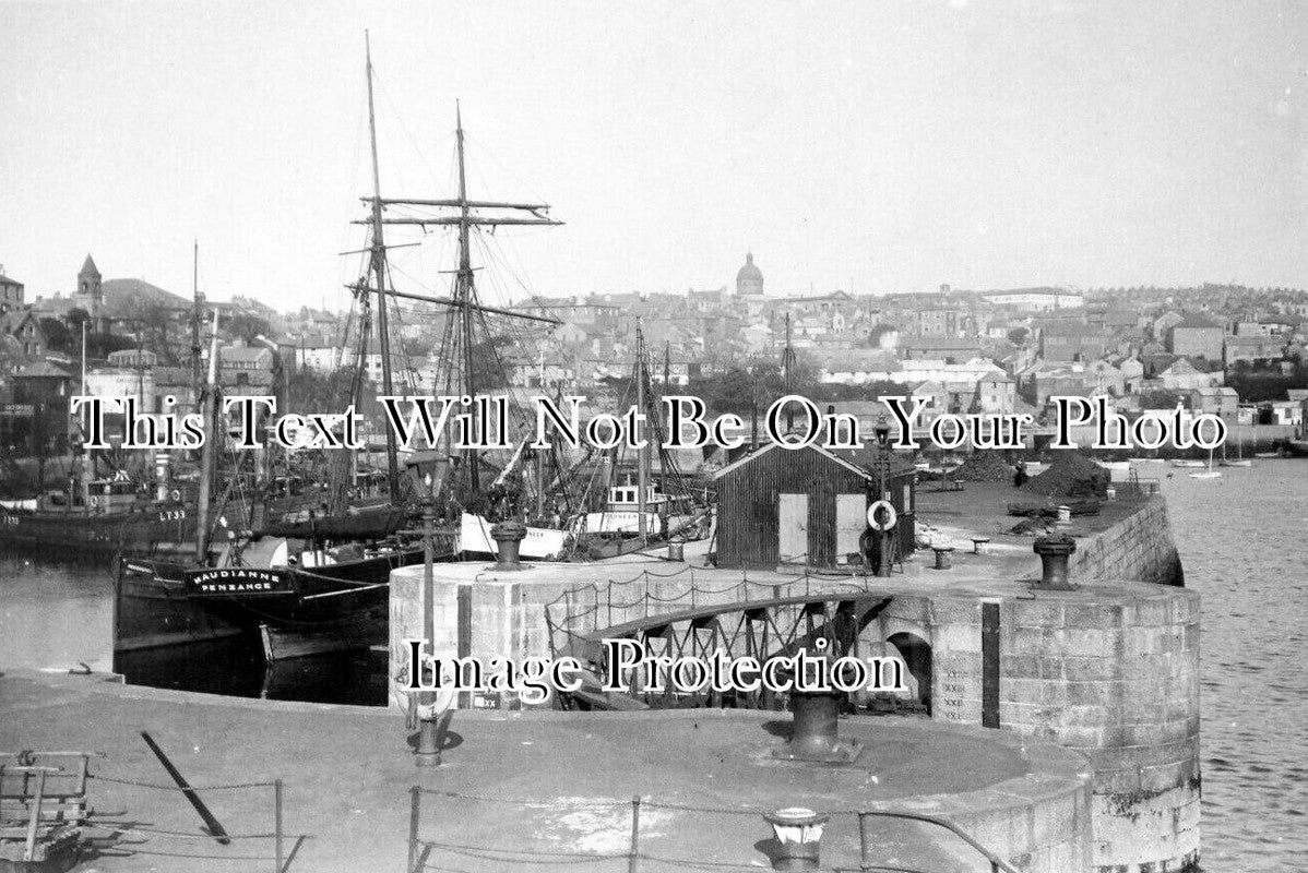 CO 4390 - The Harbour, Penzance, Cornwall