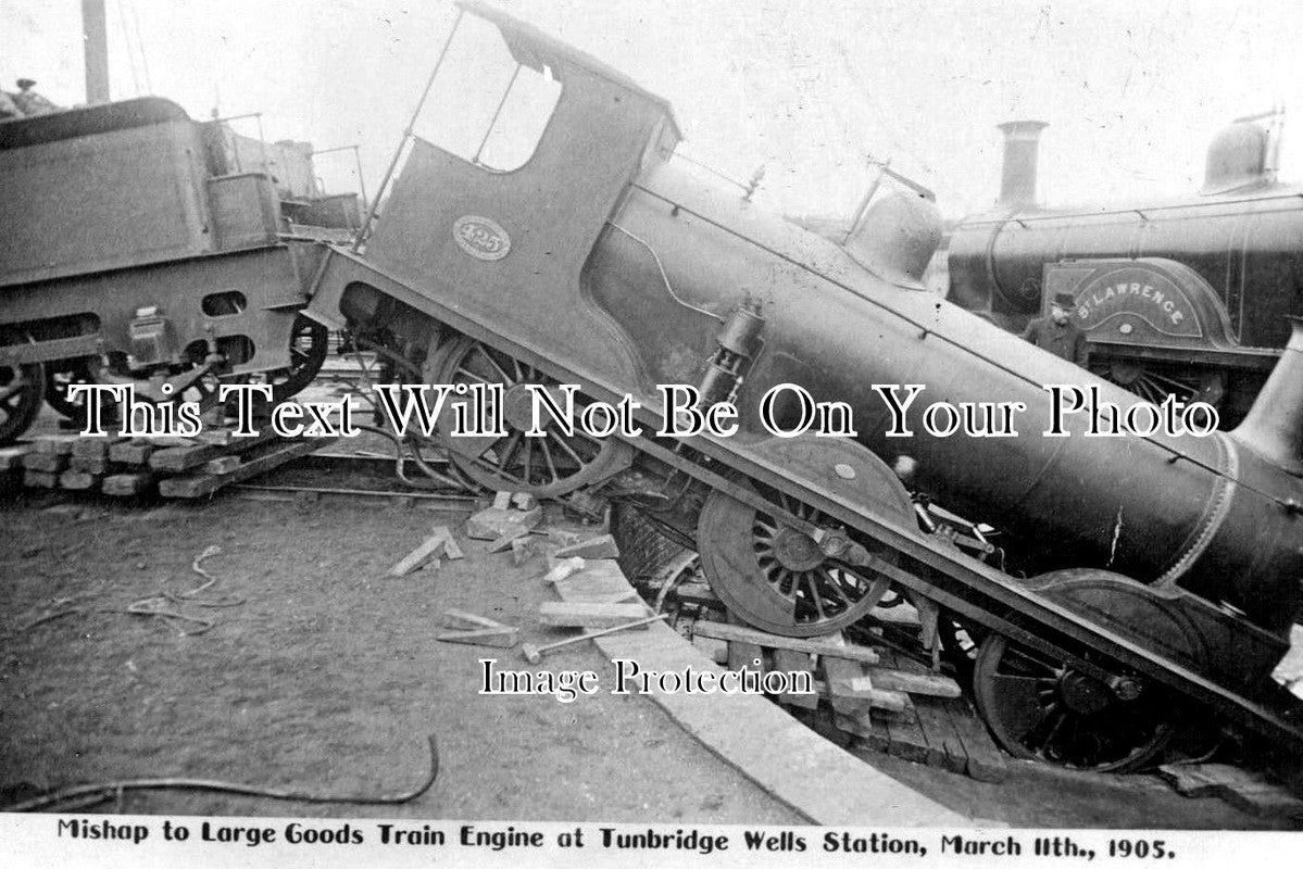 KE 6261 - Train Accident At Tunbridge Wells Railway Station, Kent