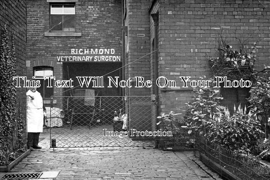 LA 7400 - Richmond Veterinary Surgeon, Bury, Lancashire