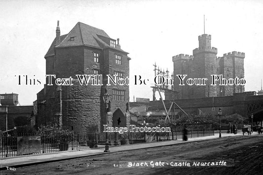 NO 3210 - Black Gate & Castle, Newcastle, Northumberland