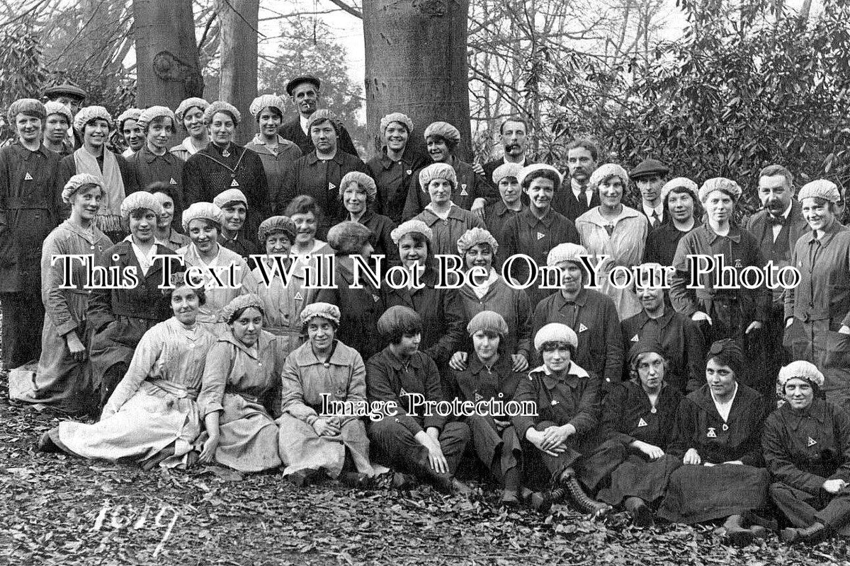 SU 3930 - Women Munitions Workers, Lovesy, Byfleet, Surrey c1914 WW1