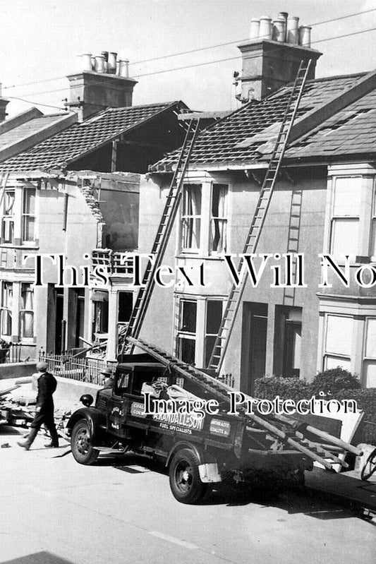 SX 5943 - Bomb Damage On New Road, Littlehampton, Sussex