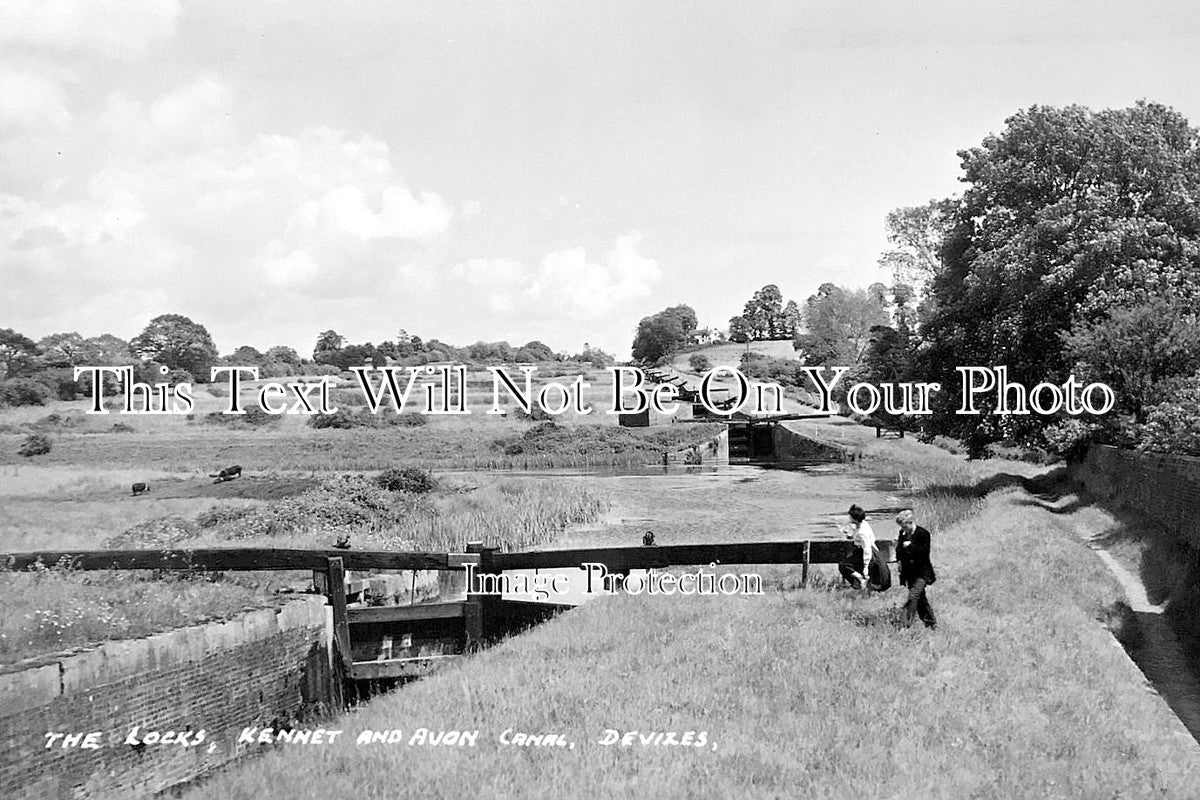 WI 1976 - The Locks, Kennet & Avon Canal, Devizes, Wiltshire