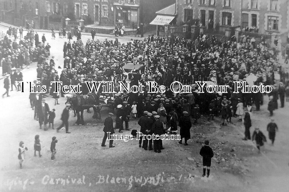 WL 3339 - Judging The Carnival, Blaengwynfi, Wales