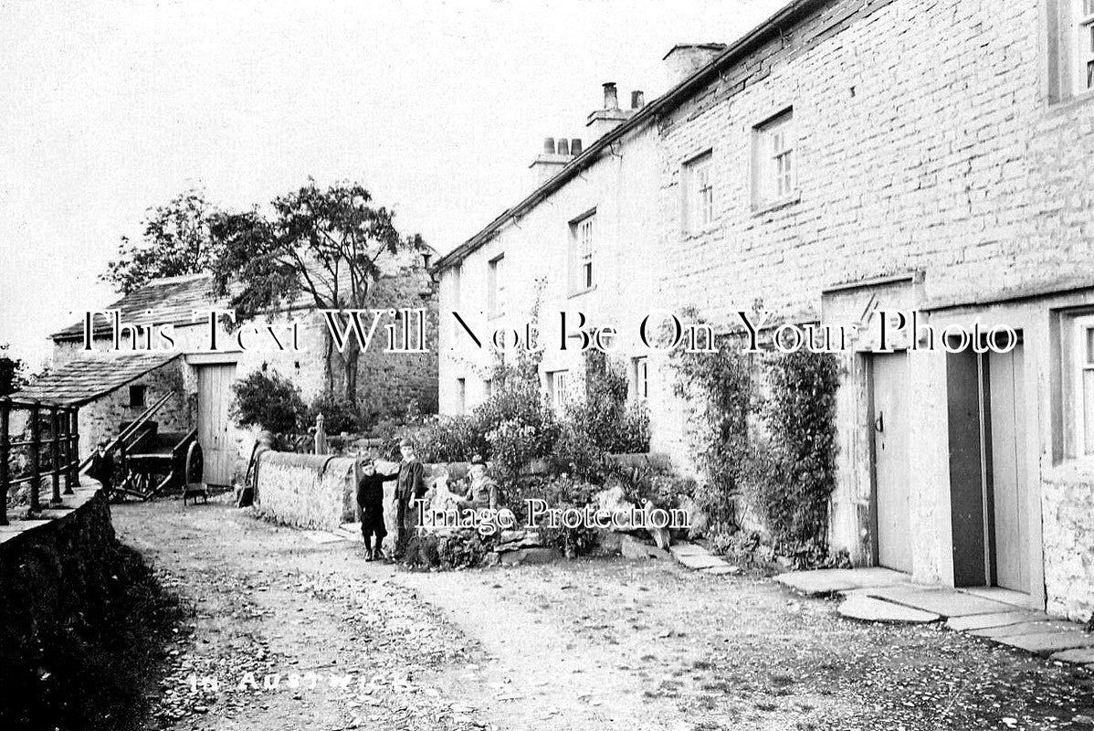 YO 13765 - Austwick, Yorkshire