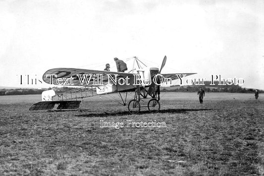 YO 13859 - Daily Mail Aeroplane At Scarborough, Yorkshire