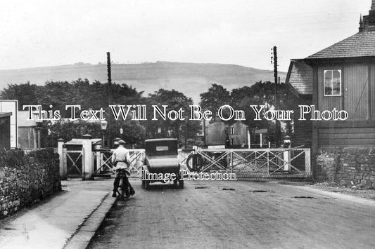 YO 13977 - Railway Level Crossing, Kildwick & Cross Hill, Yorkshire