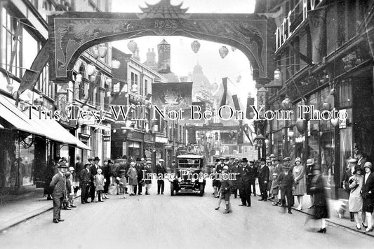 YO 14024 - Leeds Civic Week Arch, Yorkshire