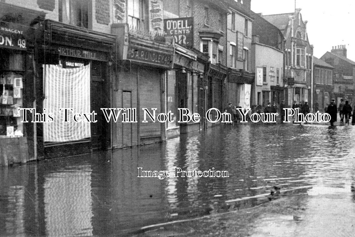 BF 1105 - Floods At Midland Road, Bedford, Bedfordshire c1918