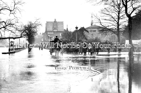 BF 1197 - Bedford Embankment Floods, Bedfordshire c1908