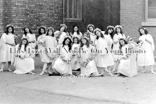 BF 1339 - Mayday Celebration Girls, Bedford, Bedfordshire c1920