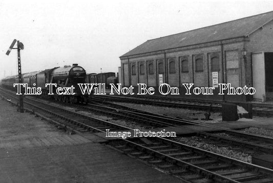 BF 413 - Flying Scotsman Near Biggleswade Railway Station, Bedfordshire c1936