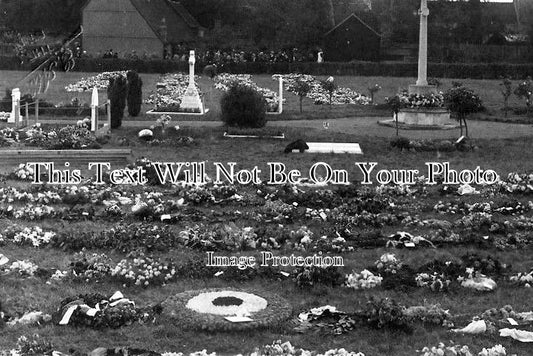 BF 511 - Airship R101 Floral Tributes To Airship Disaster, Bedfordshire